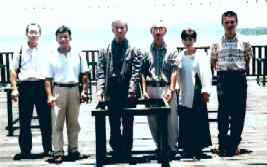 Lunch near Damai Beach, kuching on 21 September 2001. From left: Mr Sakurai, Mr Kanazawa, Doshu, Mr Yamada, Mrs Ueshiba Kyoko, Mr Fujimaki.