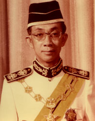 Former Chief Minister of Sarawak, Tun Abdul Rahman Yakub visited the late Kisshomaru Ueshiba Doshu in 1971 to request an instructor to teach in Kuching, Malaysia. Tun Abdul Rahman used to say that Aikido is a superior art to learning proper behavior, both physically and mentally.